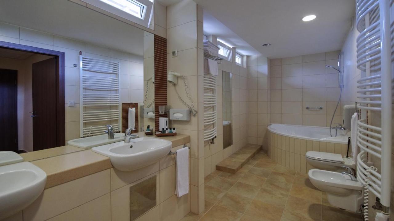 Wellness Hotel 귤러 외부 사진
